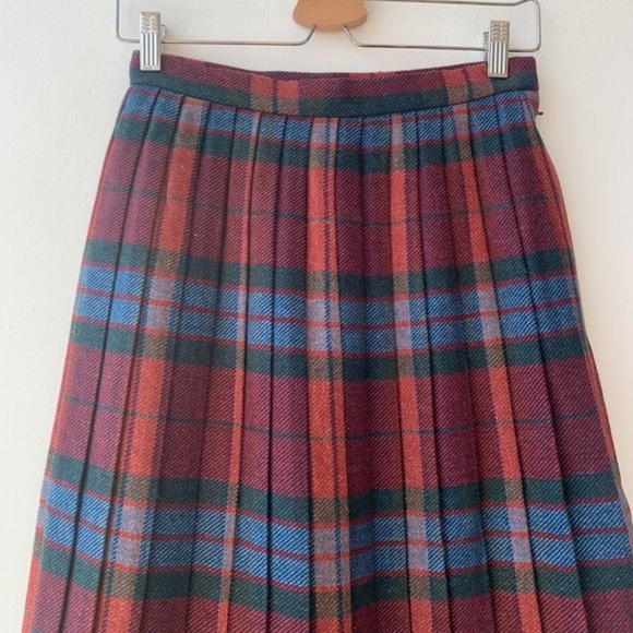 VINTAGE WOOL PLEATED SKIRT 💙♥️ - Picture 3 of 4